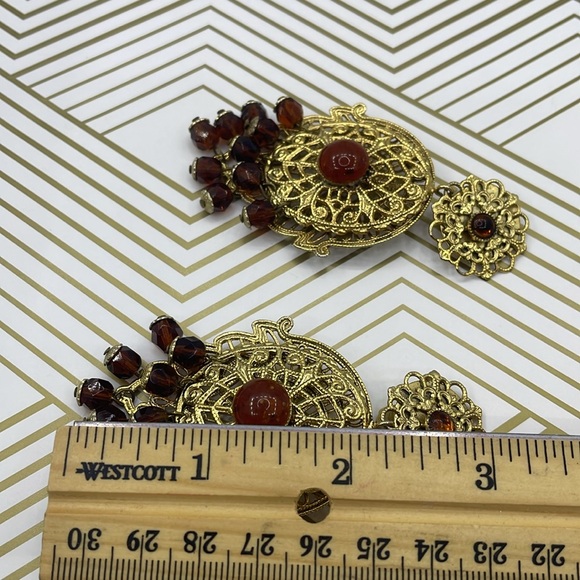 Victorian style clip earrings with amber crystal and acrylic stones - Picture 7 of 8